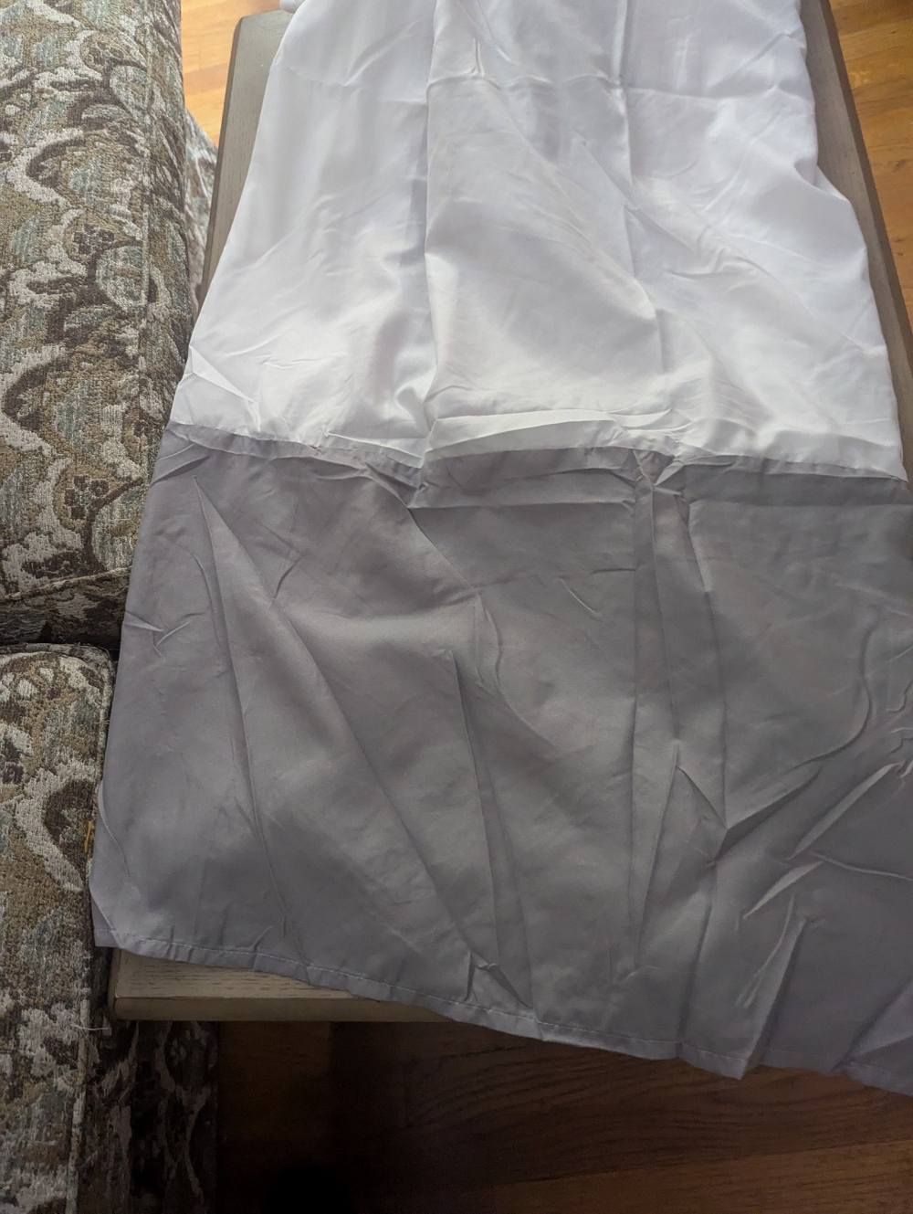 NWOT-king bed skirt